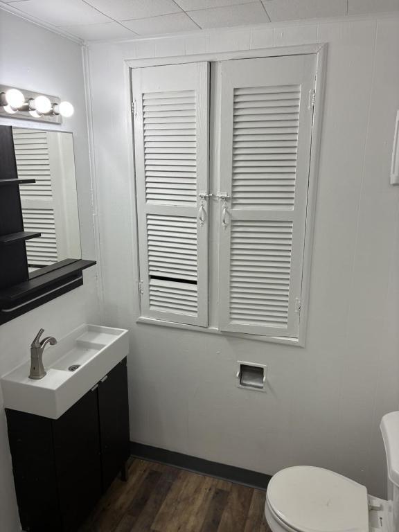 Building Photo - 1320 4th Ave