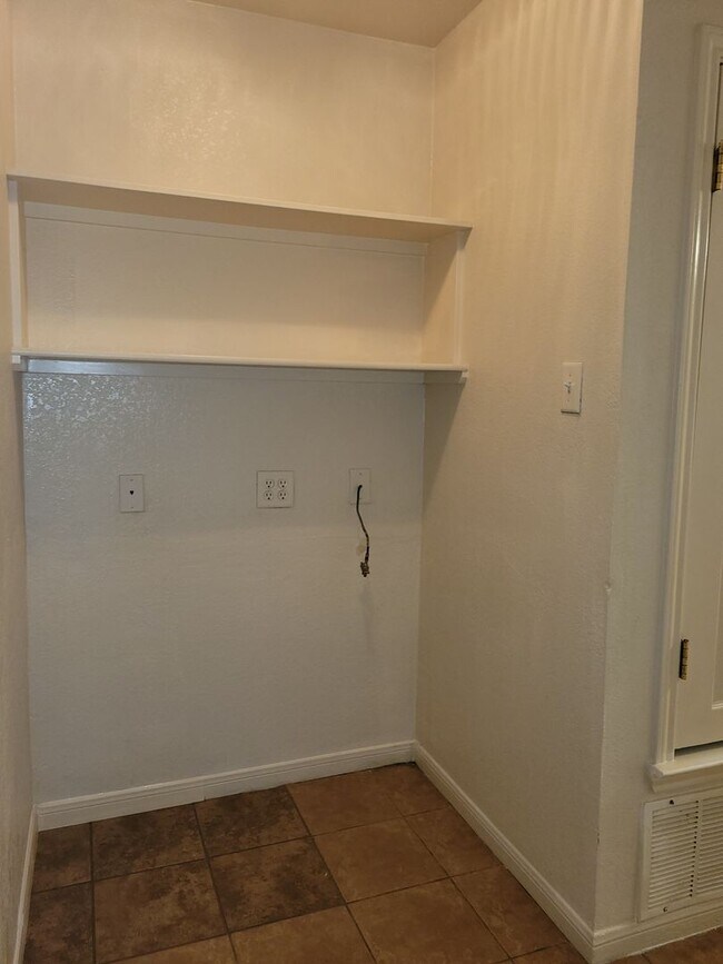 Building Photo - 1507 Nicholas Cir