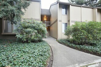 Building Photo - Updated 1 Bedroom 1 Bath Condo in Desirabl...