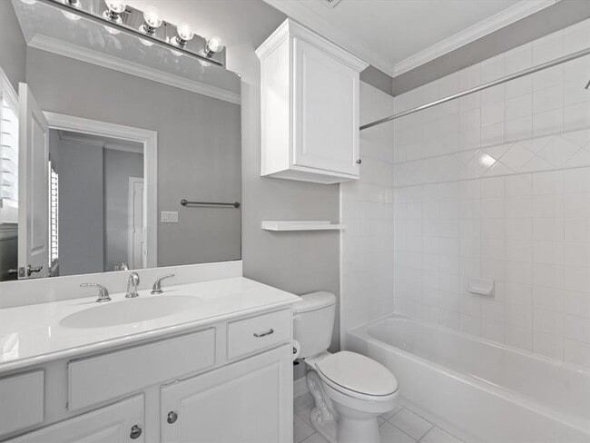 Building Photo - 625 Hartman St