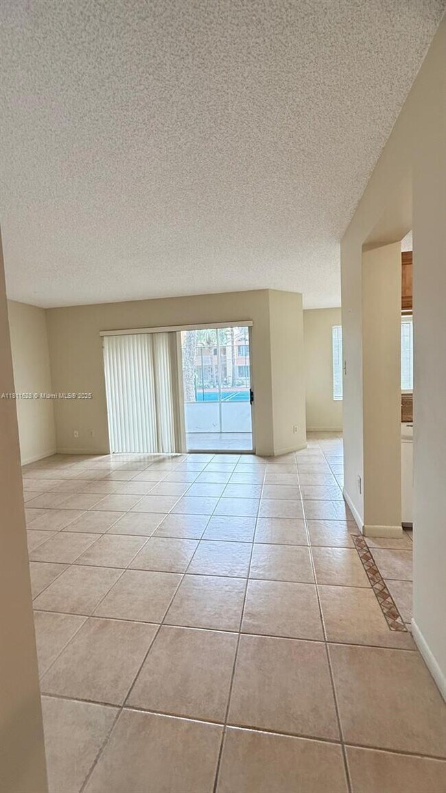 Building Photo - 1002 Coral Club Dr