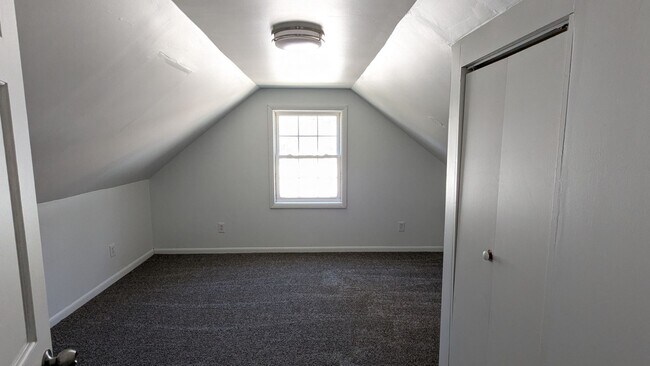 Building Photo - 1874 Manor Dr