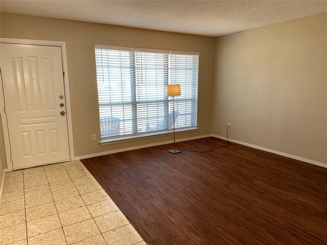 Building Photo - 5401 Salem Hill Dr