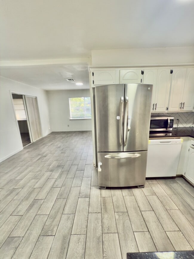 Building Photo - 4312 Meadowpark Dr