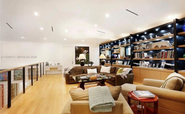 Building Photo - 6611 Leonardo St