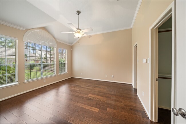 Building Photo - 7911 Hidden Oaks Ln