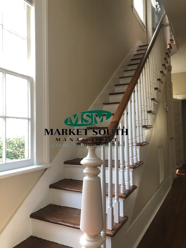 Building Photo - Beautifully Renovated Victorian Home