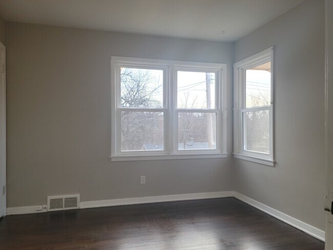 Building Photo - 1418 W Waldo Ave