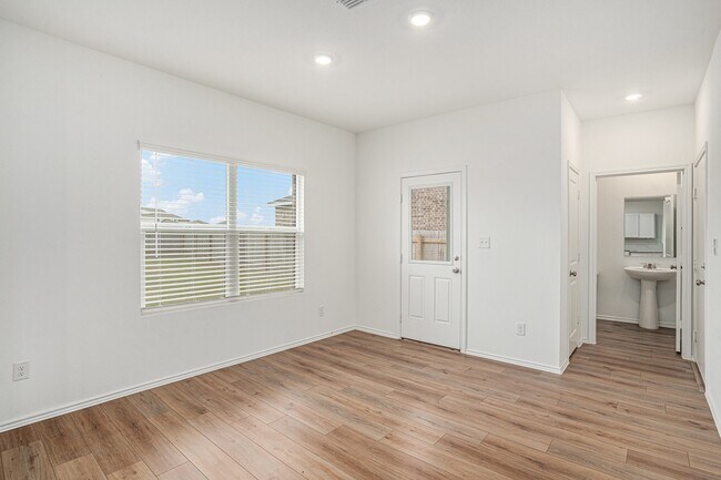 Building Photo - 419 Alamito Ave