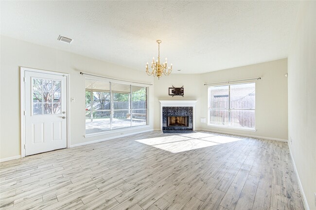 Building Photo - 13030 Richmond Ave