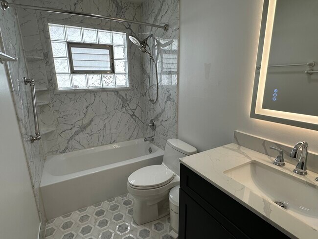 Building Photo - 2605 N 76th Ave