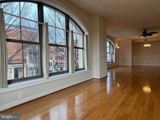 Building Photo - 485 Harbor Side St