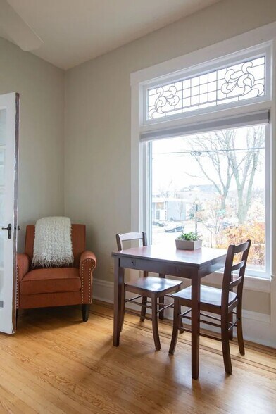 Building Photo - 900 W 22nd St