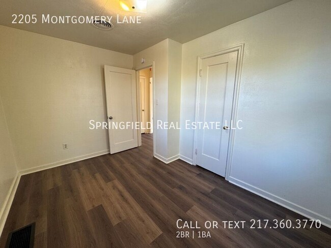 Building Photo - Cozy 2 Bed, 1 Bath House with Updated Floo...