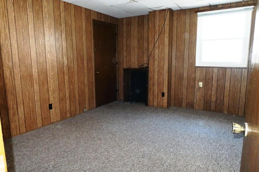 Bedroom 1 - 1939 University Ave