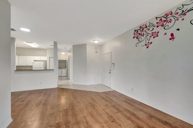 Building Photo - 3070 Grandiflora Dr