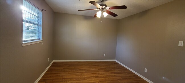 Building Photo - 17423 Fir Rd