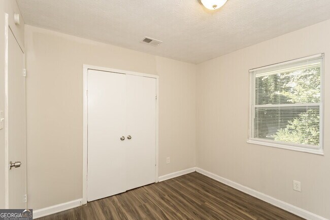 Building Photo - 599 Plainville Dr SW