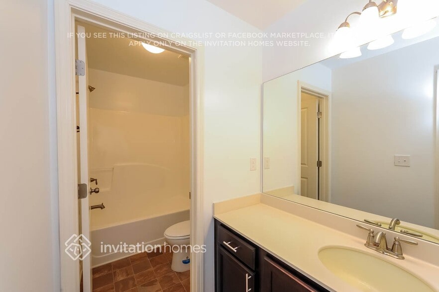 Building Photo - 208 Manous Way