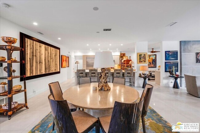 Building Photo - 605 E Sierra Way