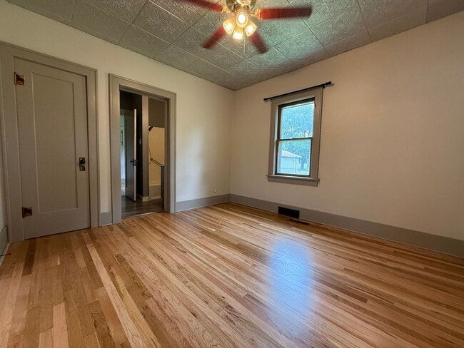 Building Photo - 1514 N Wheeler Ave