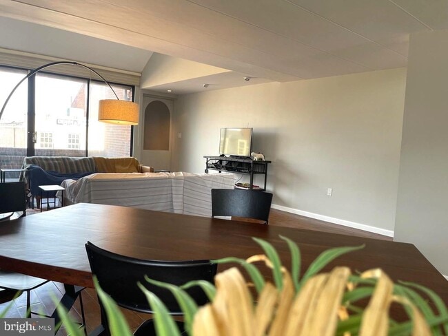 Building Photo - 28 Main St