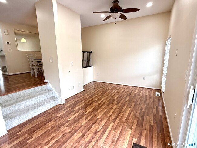 Building Photo - 9 Watch Hill Cir