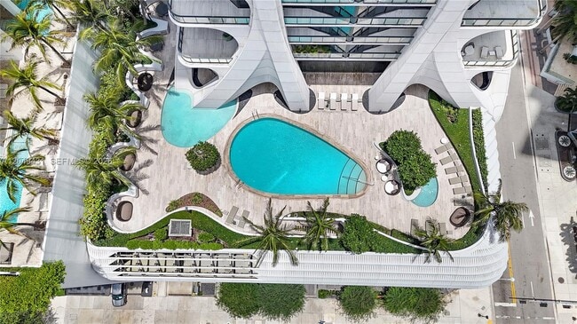 Building Photo - 1000 Biscayne Blvd