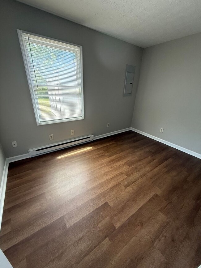 Building Photo - 2 bed, 1 bath duplex in Nicholasville!