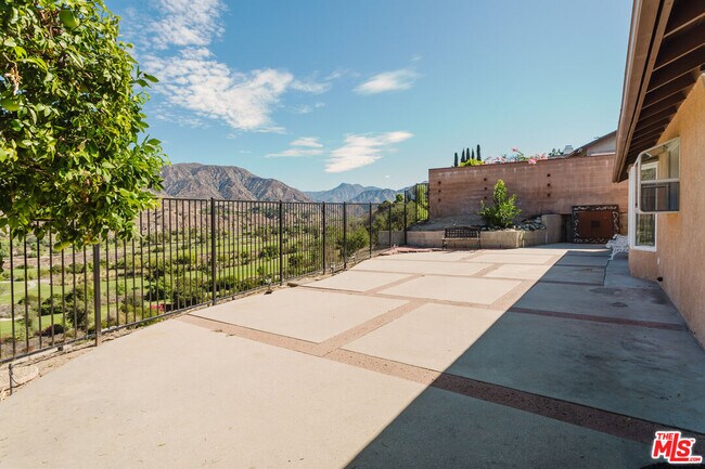 Building Photo - 9047 Riderwood Dr