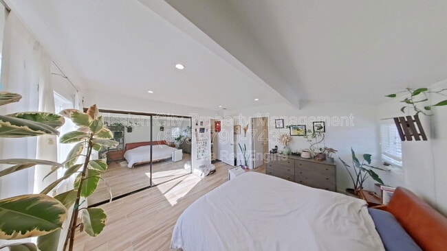 Building Photo - 628 Mulberry Ave