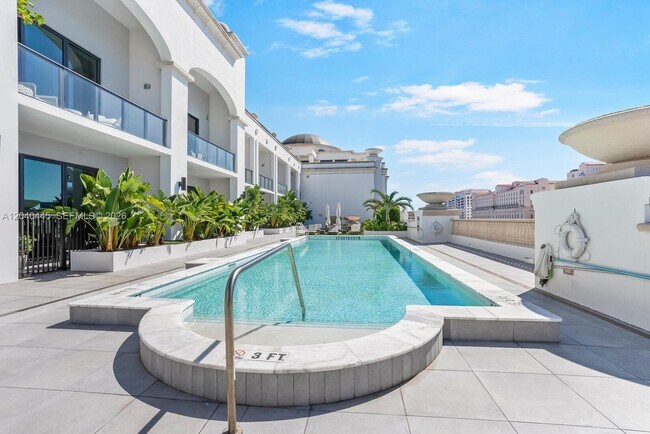 Building Photo - 275 Giralda Ave