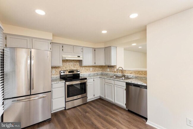 Building Photo - 3421 Belleplain Ct