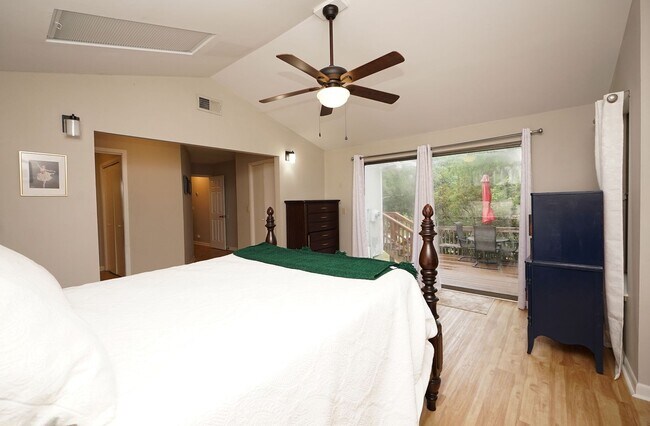 Building Photo - Updated 4 bedroom home in Bluewater Bay!
