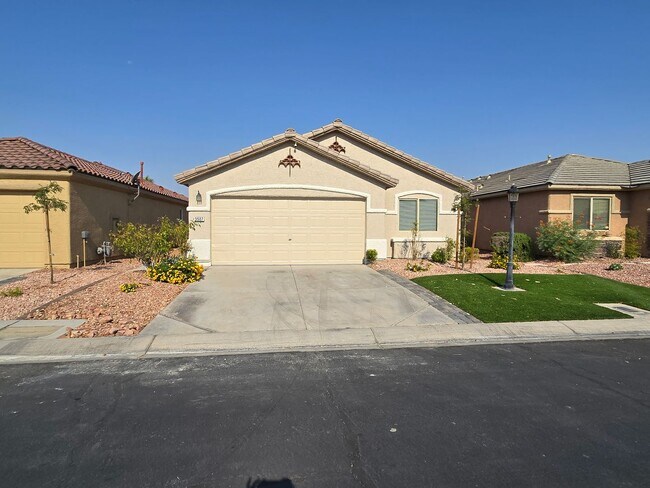 Primary Photo - Fully Remodeled 3 bedroom Stallion Mountai...