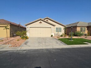 Building Photo - Fully Remodeled 3 bedroom Stallion Mountai...
