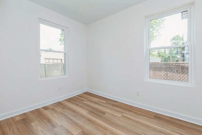 Building Photo - 164 Glenwood Ave