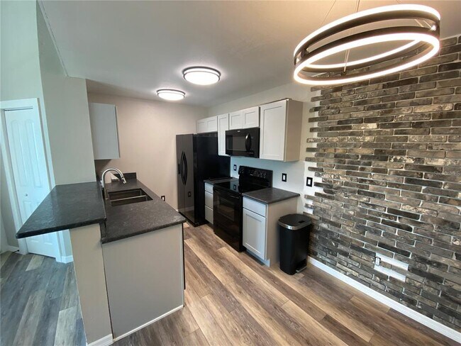 Building Photo - 2592 Grassy Point Dr