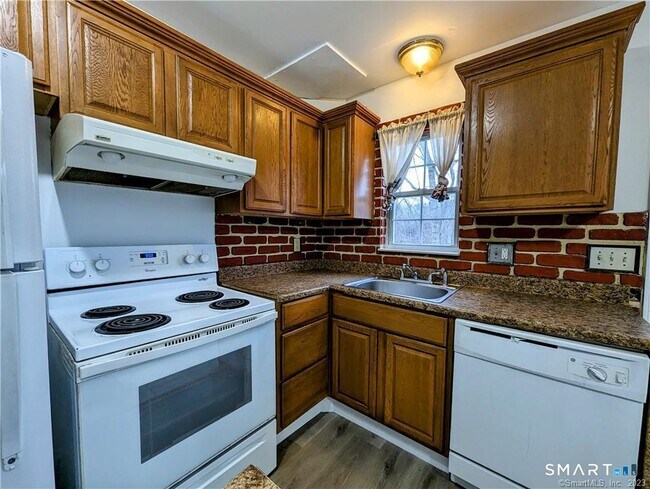 Building Photo - 10 Scuppo Rd