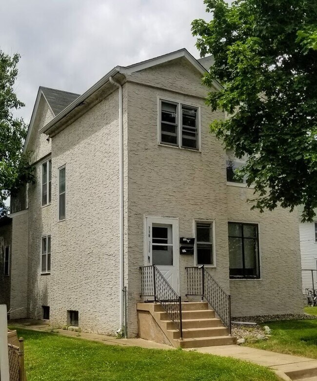 Primary Photo - 718 6th St NE