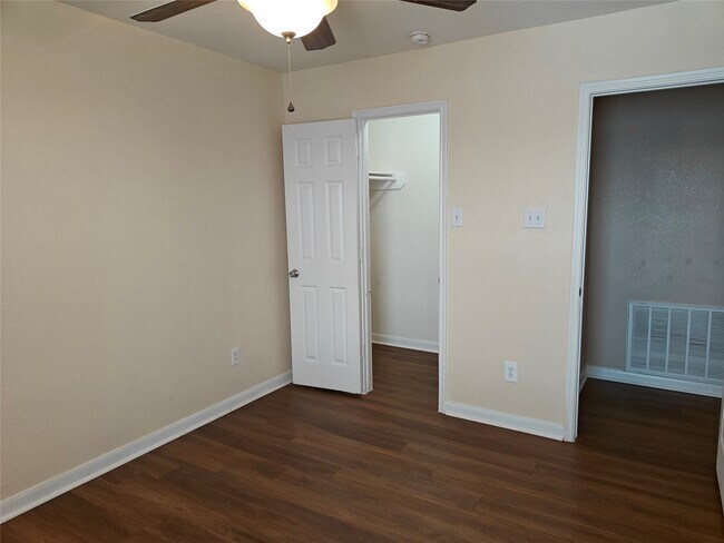 Building Photo - 7915 Moss Springs Ct