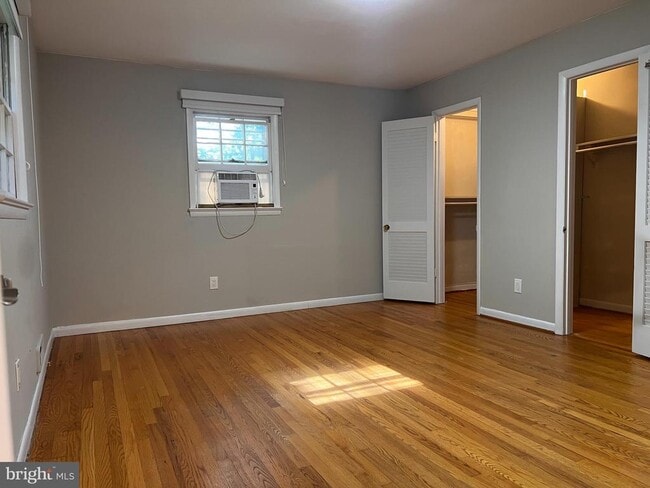 Building Photo - 9104 Hamilton Dr