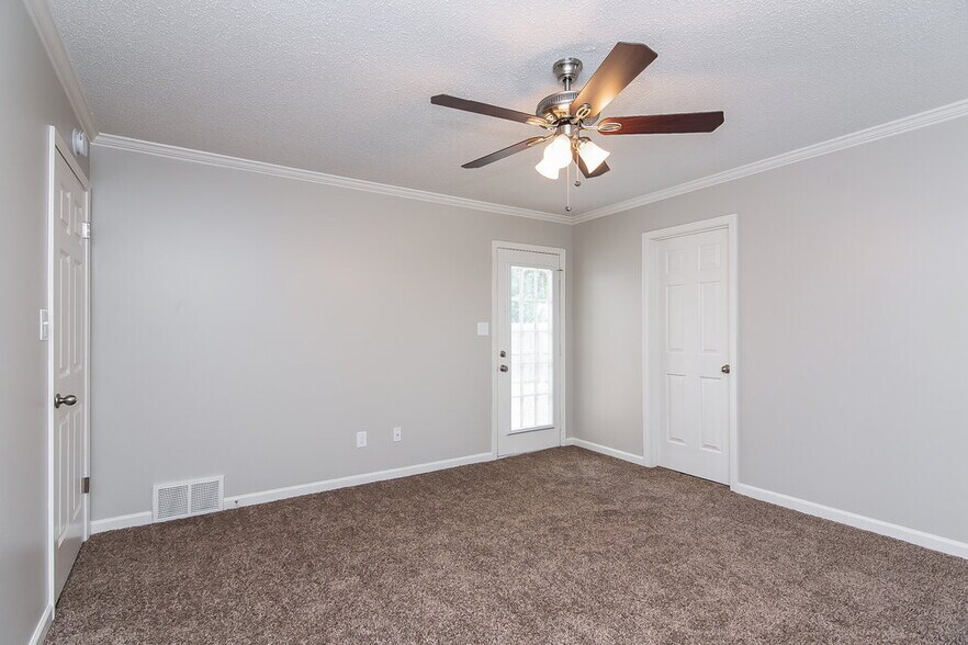 Building Photo - 8925 Lake Springs Cove