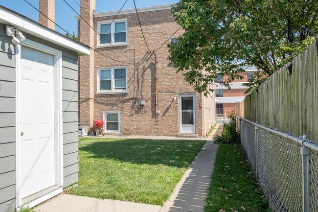 Building Photo - 5520 S Pulaski Rd