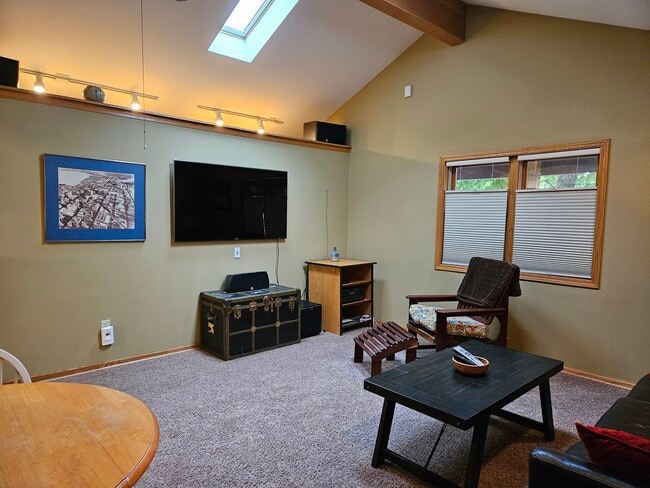 Building Photo - 544 W Wilson St