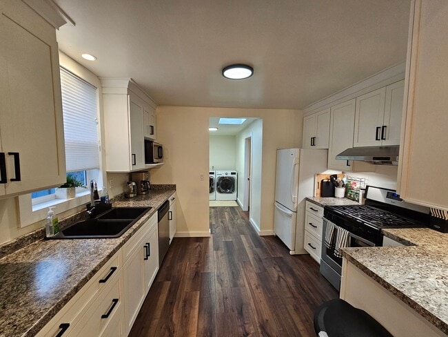 Building Photo - Furnished  3 bedroom in Mount Vernon for S...