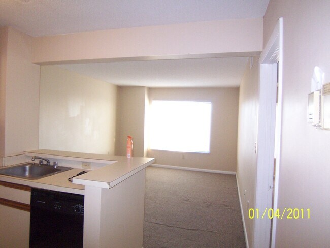 Building Photo - 1600 Park Cir