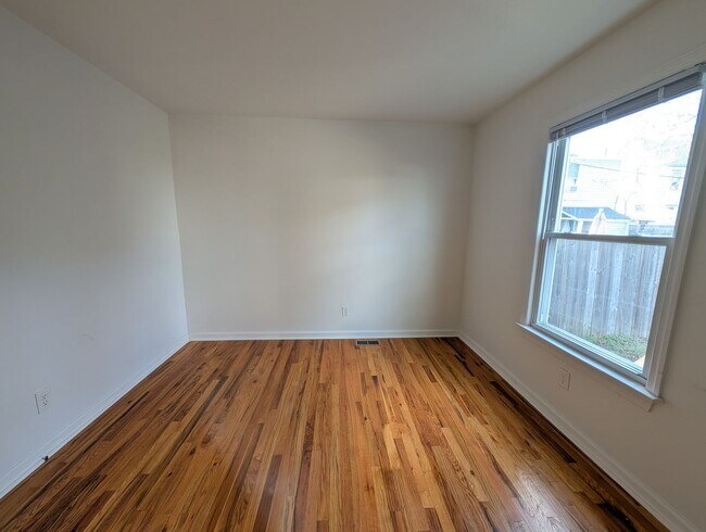 Building Photo - 511 Sewall Ave