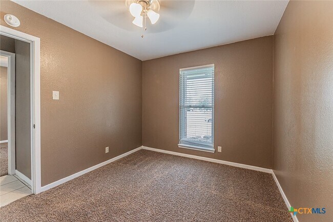 Building Photo - 3006 Belmont Dr