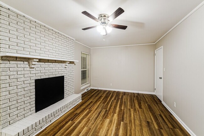 Building Photo - 1831 Mara Dr NE